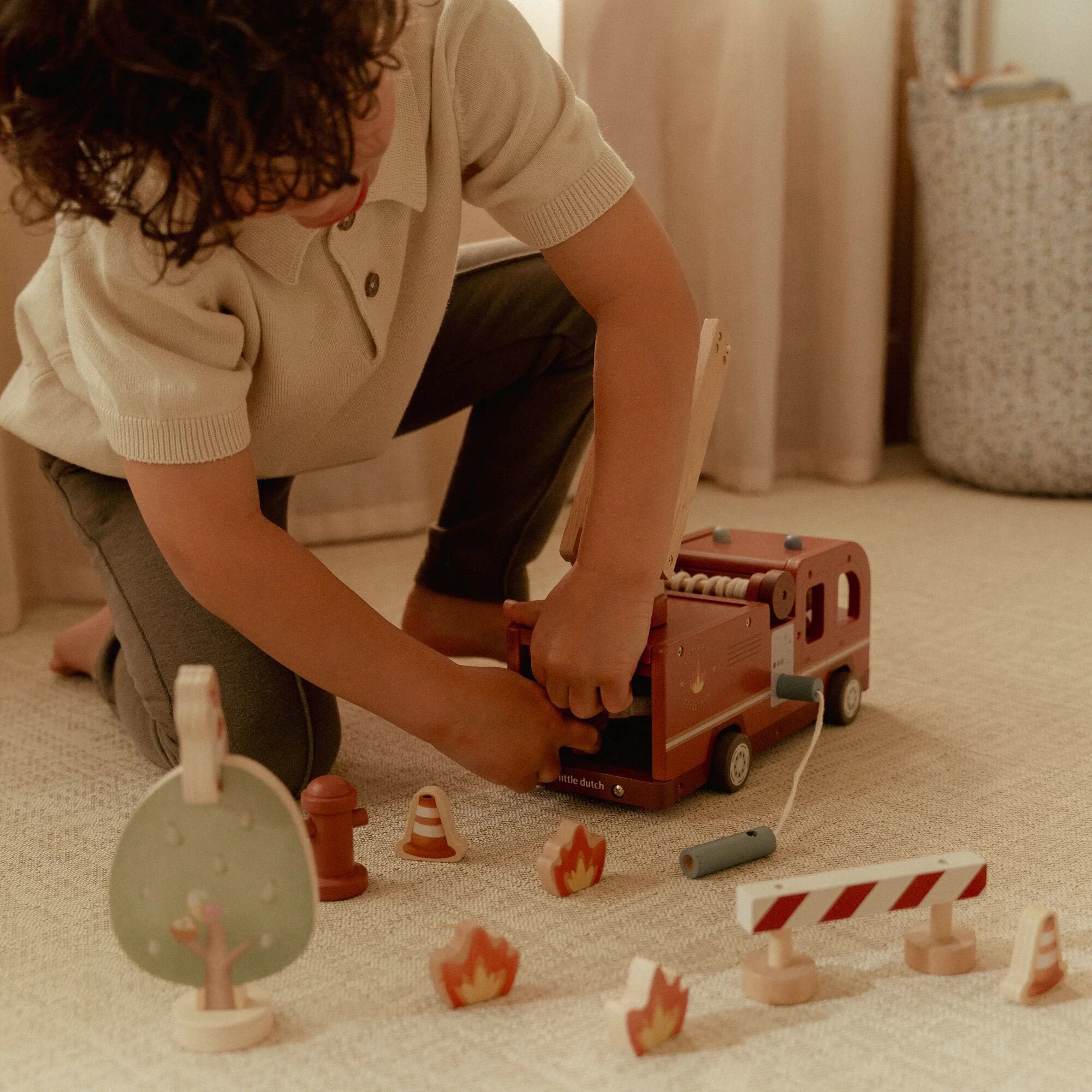 Camion dei pompieri grande con personaggi FSC  Multicolore LD2536