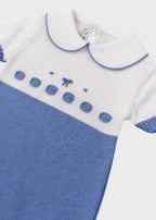 Baumwoll-Einteiler mit blauen Knoten 365