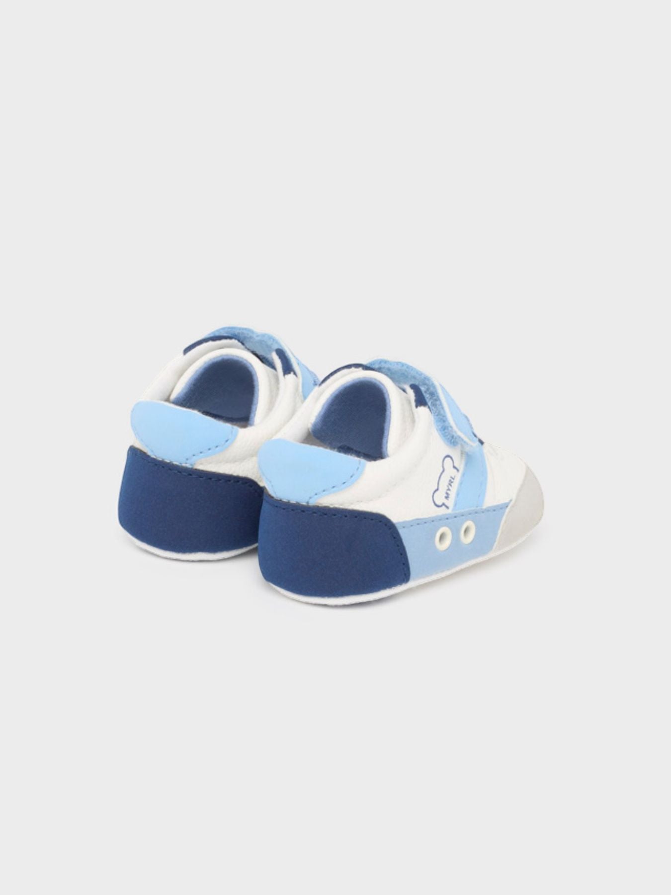 Sneakers - 9736