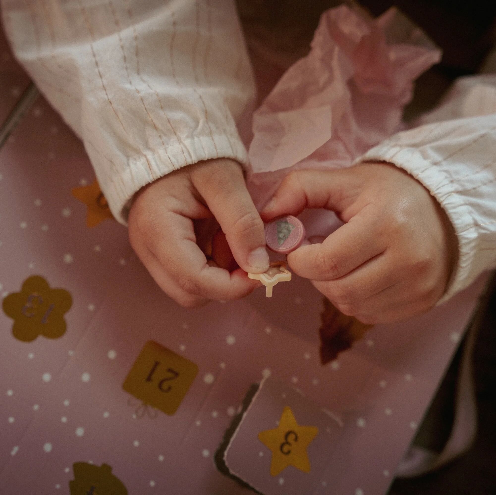 Calendario dell'avvento con regali (braccialetti, charms e stickers)  Multicolore 126664