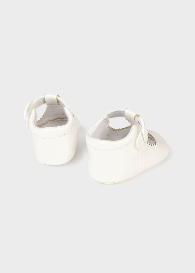 White Velcro Shoes 9082/86