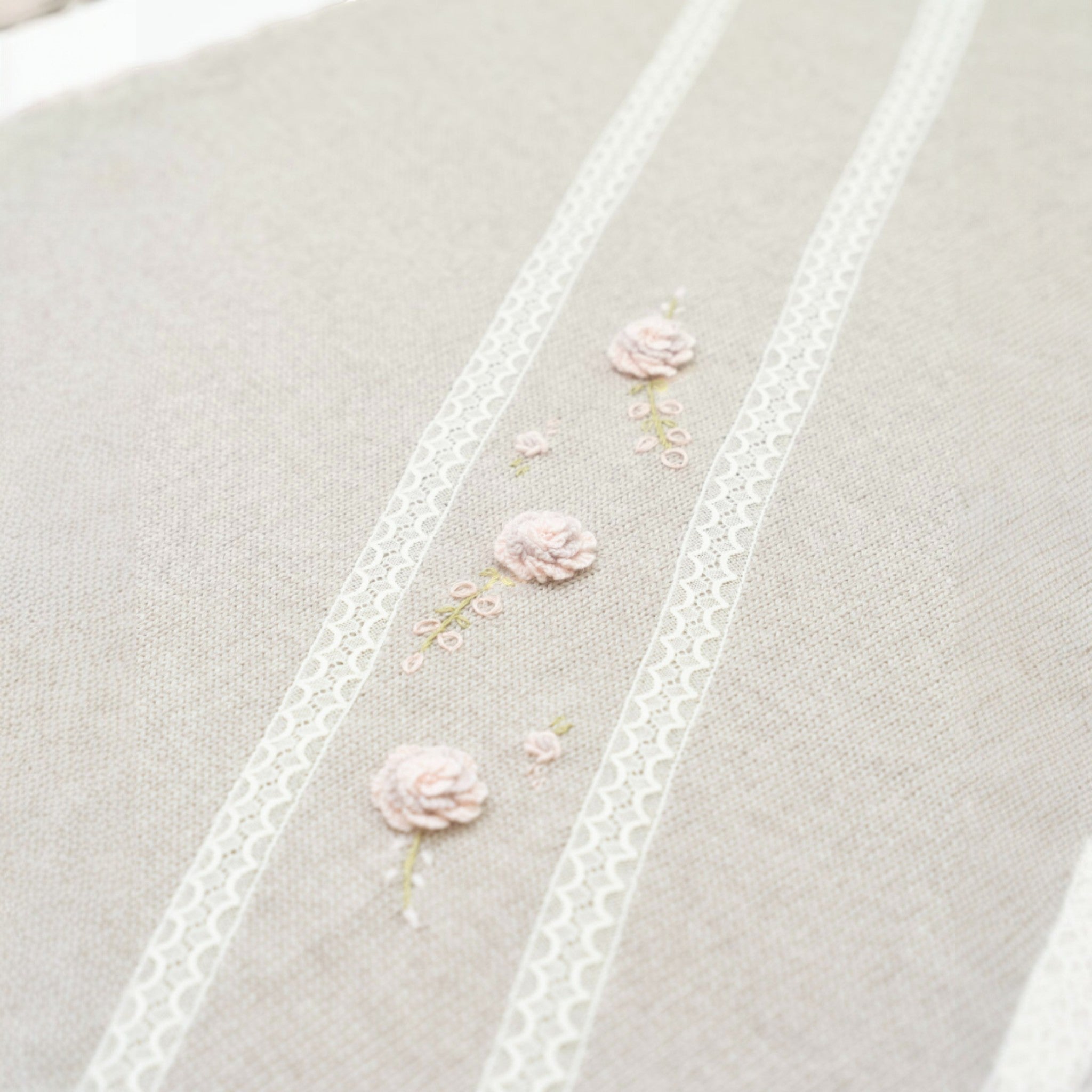 Pure Wool Blanket with Rococo Flower Embroidery CLAUDIA - Piccola Giuggiola CLAUDIA/CO-T