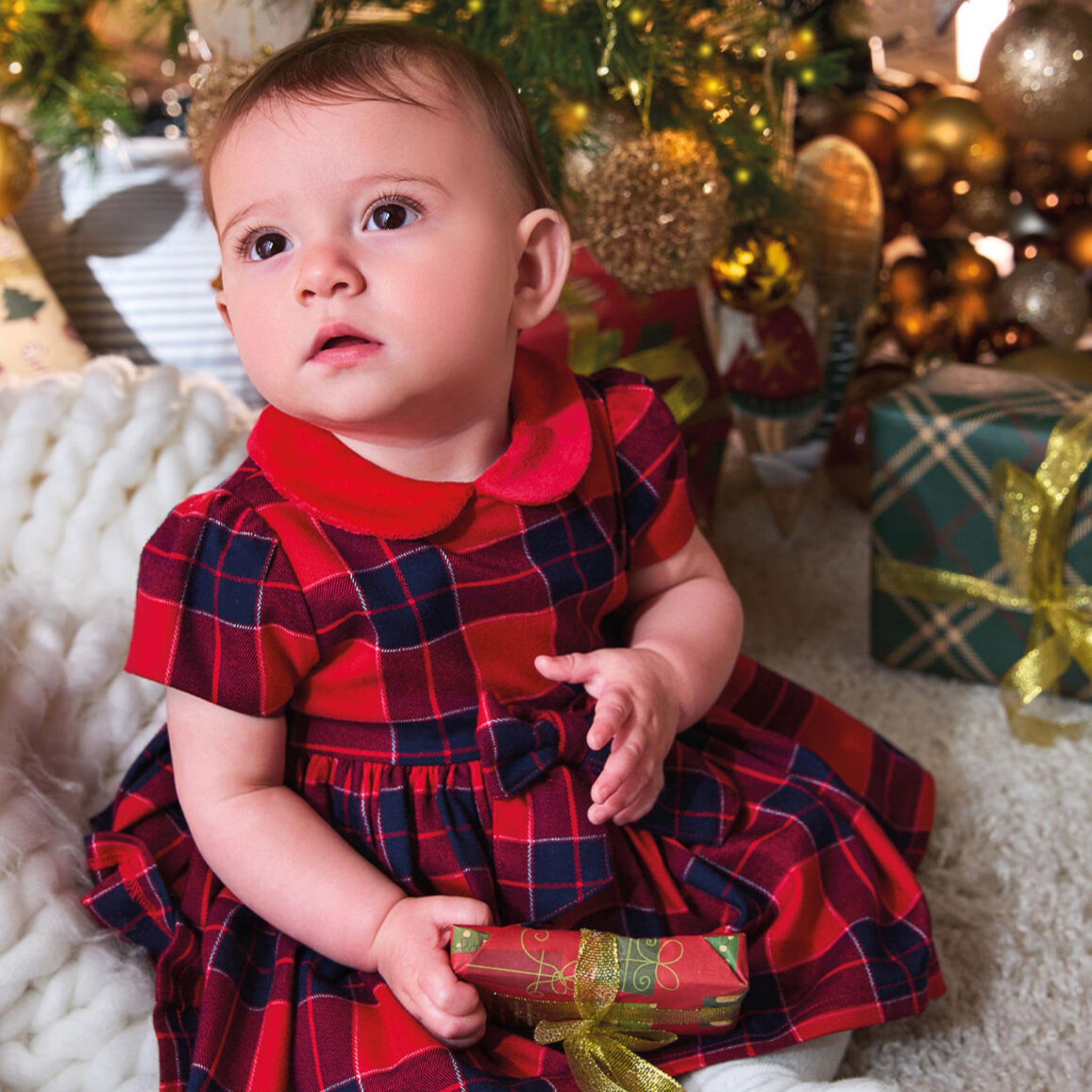Rot kariertes Stoffkleid mit Ärmeln für Mädchen 3F725/2253