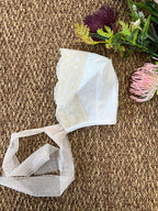 009-20167 - Stiefelchen und Hauben - MARTIN ARANDA