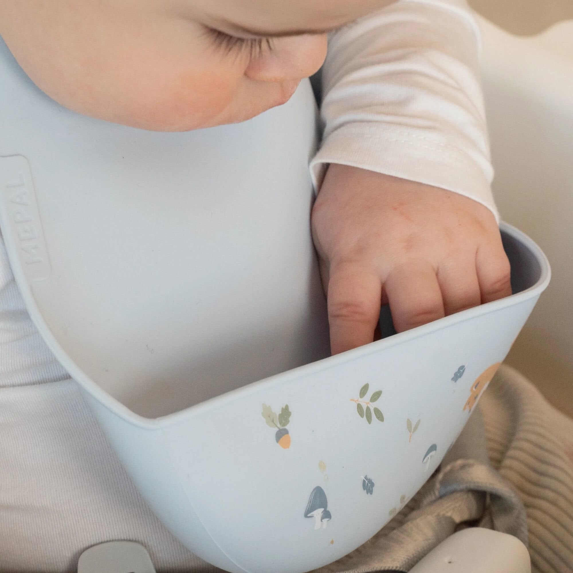 Bavetta in silicone Blu 108034565408 corredino e abbigliamento neonato | NANU' BABY