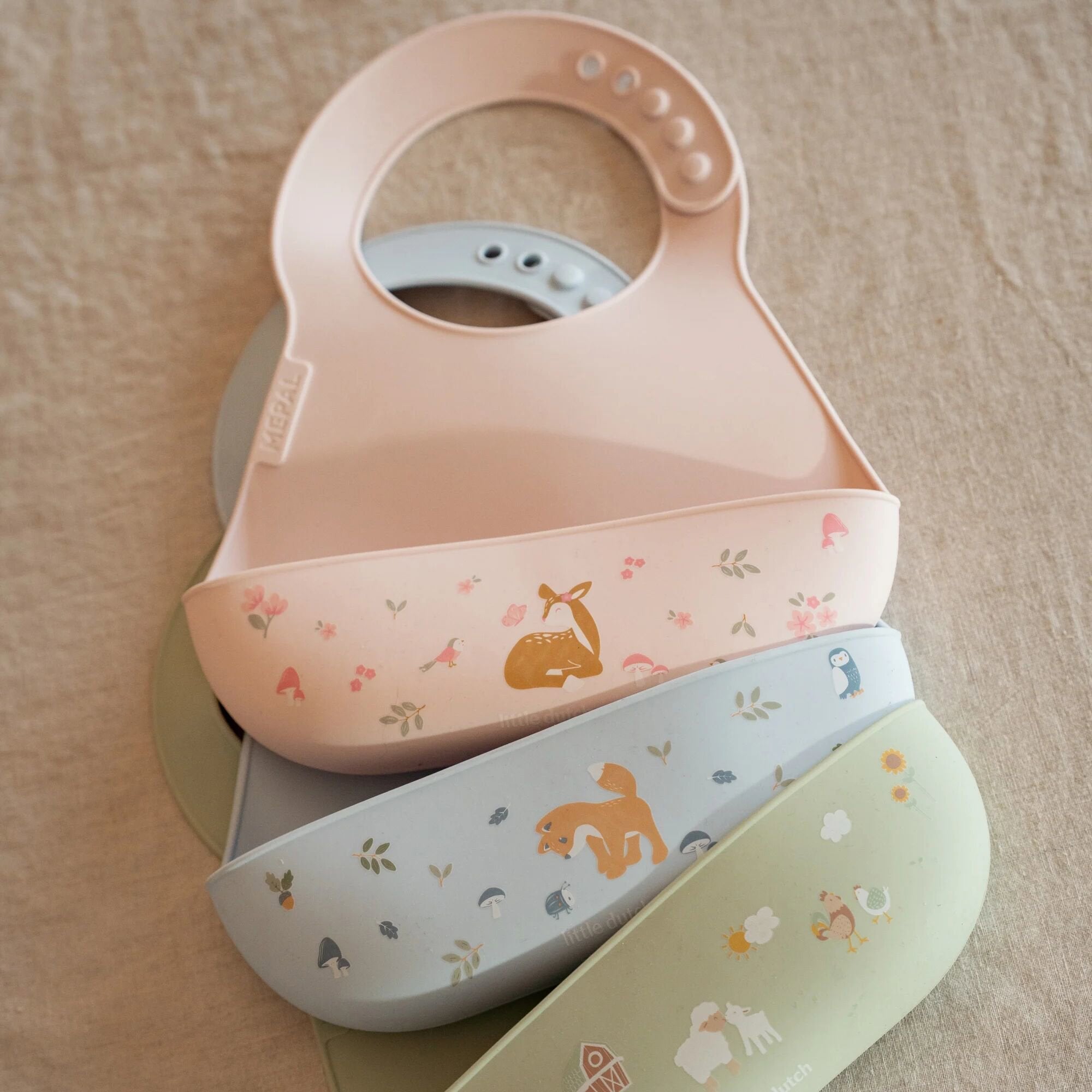 Bavetta in silicone Rosa 108034565406 corredino e abbigliamento neonato | NANU' BABY